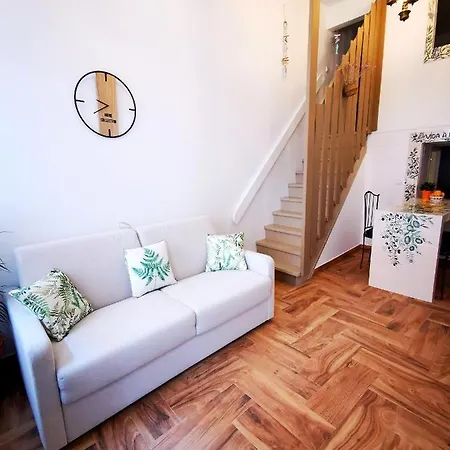 Charming Portuguese Style Apartment, For Rent Vida à Portuguesa, Fruta Or Polvo Local