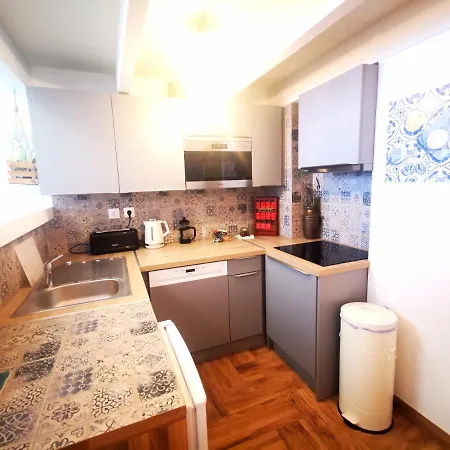 Apartman Charming Portuguese Style Apartment, For Rent 