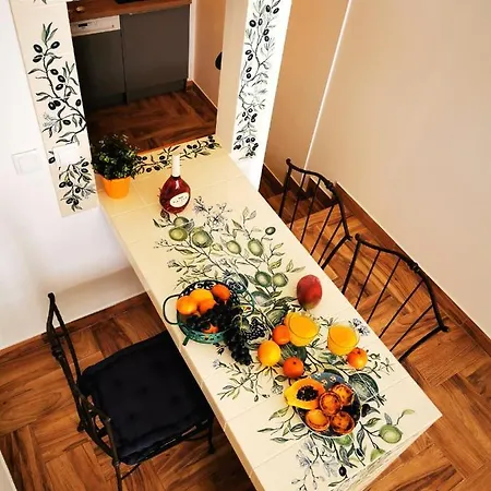 Fruta Ou Polvo, Vida à Portuguesa Appartement