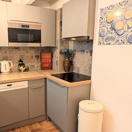 'fruta Or Polvo' Charming Portuguese Style For Rent 'vida A Portuguesa', Local