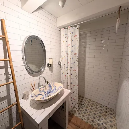 'fruta Or Polvo' Charming Portuguese Style For Rent 'vida A Portuguesa', Local