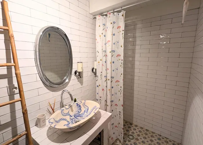 Charming Portuguese Style Apartment, For Rent Vida à Portuguesa, Fruta Or Polvo Local
